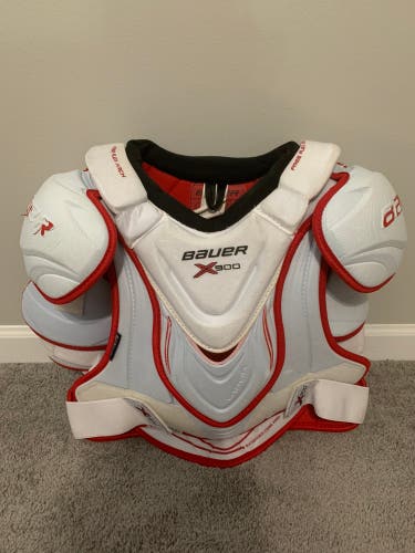 Used Medium Bauer  Vapor X900 Shoulder Pads