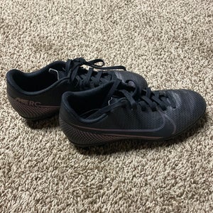 Black Unisex Men's 2.5 (Women's 3.5) Nike Mercurial Vapor Cleats