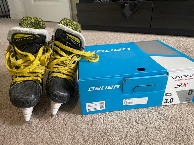 Junior Used Bauer Vapor 3X Hockey Skates Regular Width Size 3