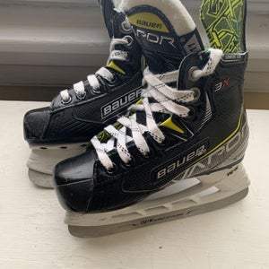 Youth Used Bauer Vapor 3X Hockey Skates Regular Width Size 11