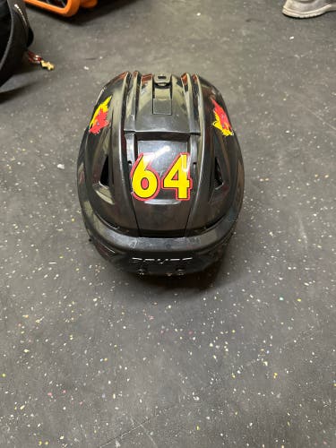 Used Medium Bauer Pro Stock Re-Akt 150 Helmet