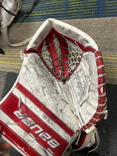 Jr. Bauer Supreme Goalie Glove Red/white