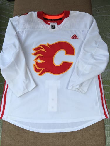 Calgary Flames Heritage Classic Adidas MIC Pro Stock Hockey Practice Jersey Size 56