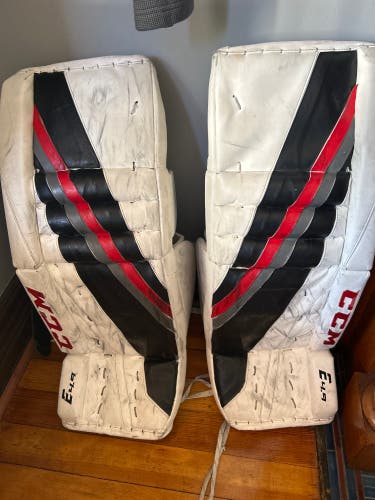 32" CCM Extreme Flex E4.9 Goalie Leg Pads