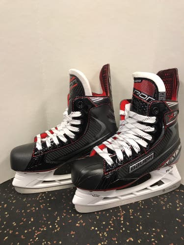New Junior Bauer Extra Wide Width  Size 3.5 Vapor X2.7 Hockey Skates
