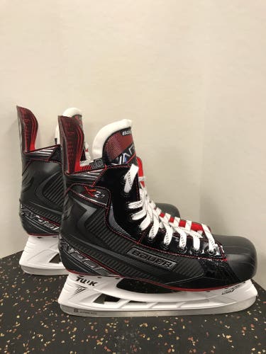 New Bauer Regular Width  Size 9.5 Vapor X2.7 Hockey Skates