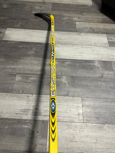 yellow easton synergy hockey stick
