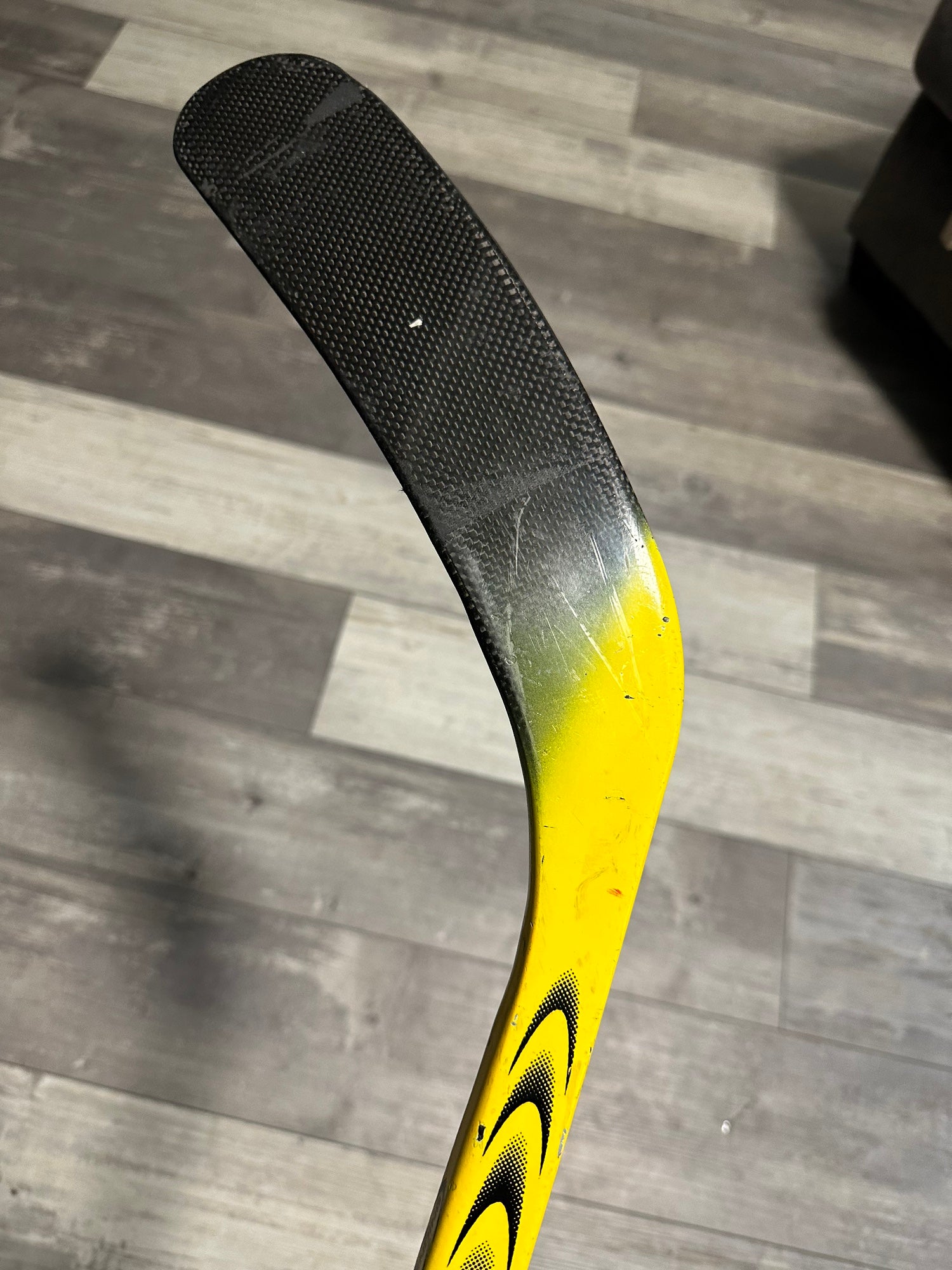 Used Easton Right Synergy SE16 Hockey Stick | SidelineSwap