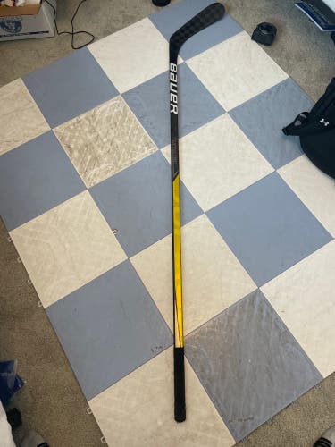 Intermediate Right Handed P92  Supreme 3S Pro Hockey Stick