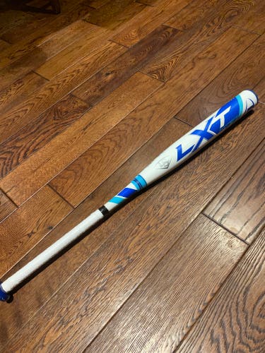 Louisville Slugger LXT Hyper Softball bat
