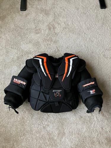 Used Large Vaughn Velocity V7 XF Pro Carbon Goalie C&A