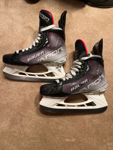 Senior Used Bauer Vapor Hyperlite Hockey Skates Regular Width Size 8