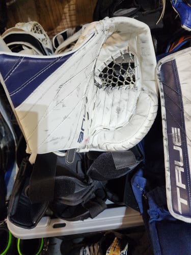 Connor Hellebuyck game worn mixed set