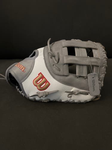Like New Wilson A2000 FP1B 12.5" Fastpitch First Base Mitt