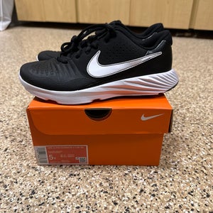 Brand new, in box!! Nike Youth Alpha Huarache 3 Turfs, black, size 5Y