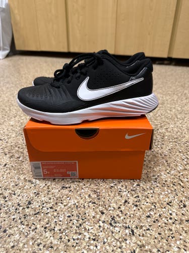 Brand new, in box!! Nike Youth Alpha Huarache 3 Turfs, black, size 5Y