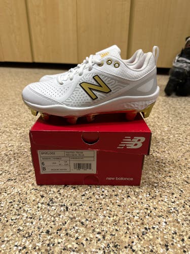 Brand new and in box!! Women’s New Balance Fresh Foam Velo molded cleat, white/gold, size 6