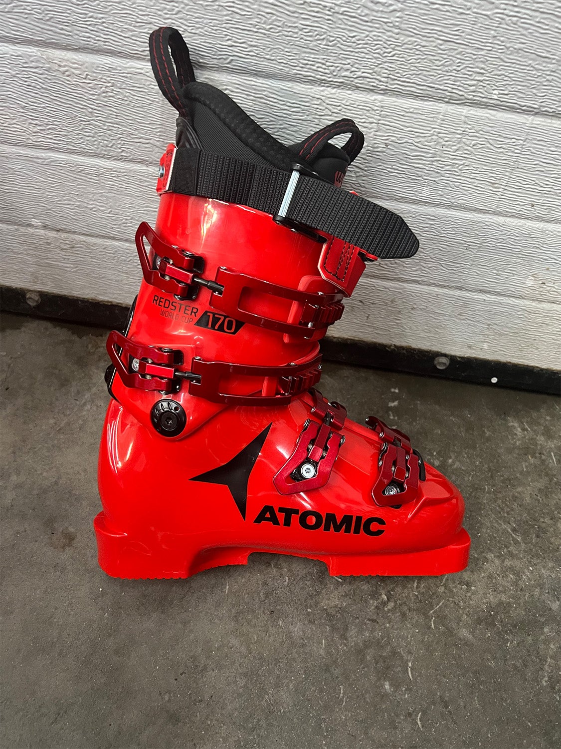 Men's New Atomic Redster Team Issue 170/150 Ski Boots 