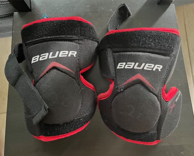 Goalie knee protector