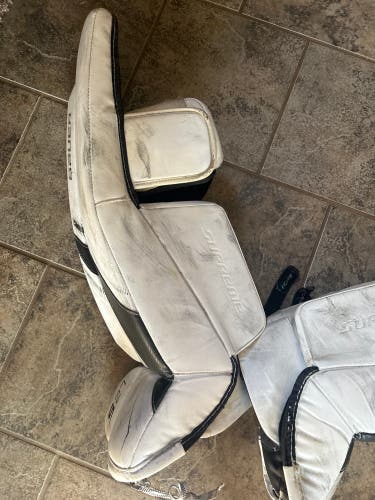 Used Junior 28” plus 1” Bauer supreme S27 leg pads