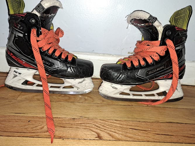 Junior Used Bauer Vapor X2.9 Hockey Skates Regular Width Size 4