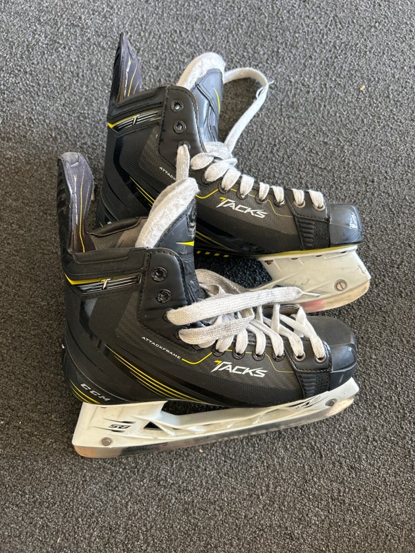 Senior CCM Regular Width Size 7.5 Tacks Hockey Skates