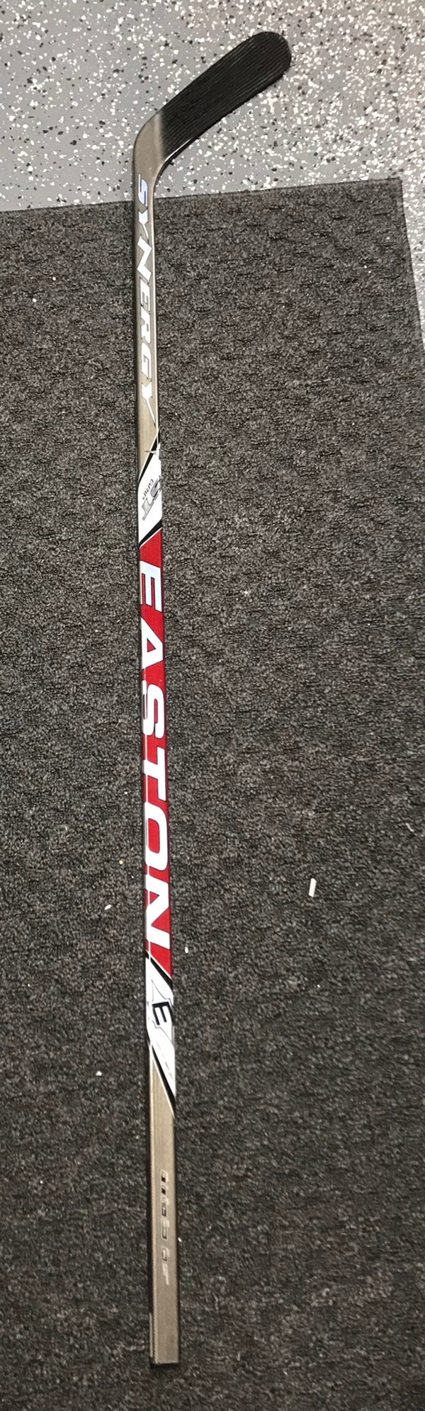 Right handed Easton Synergy Hockey stick - Brand New