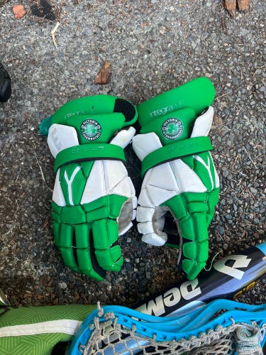 Used Player's Epoch 13" Integra LE Lacrosse Gloves