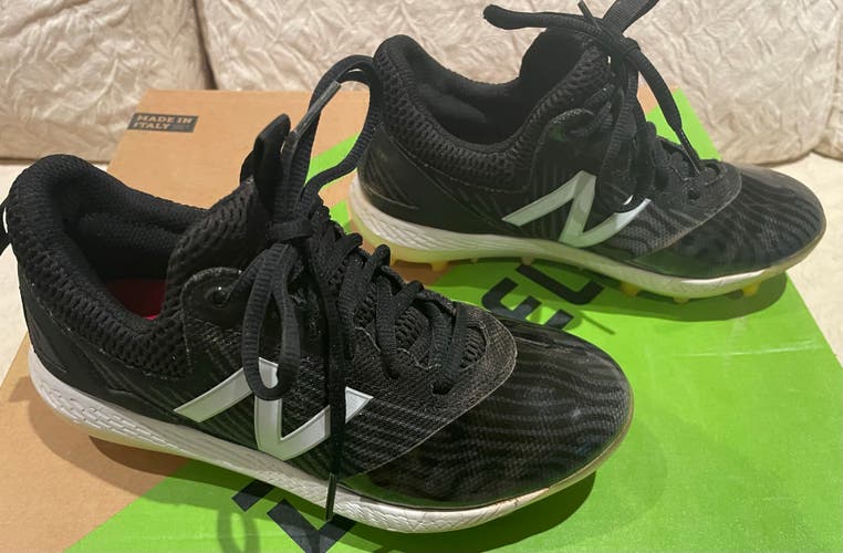 New Balance JCOMP-V2 Youth baseball TPU cleats size 4.0 [used]
