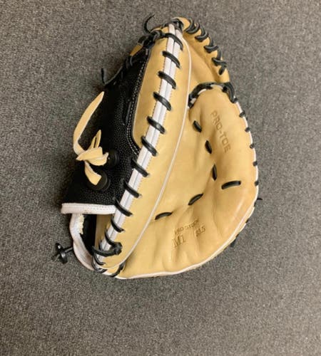 Right Hand Throw 33.5" A2000 M1 Baseball Glove