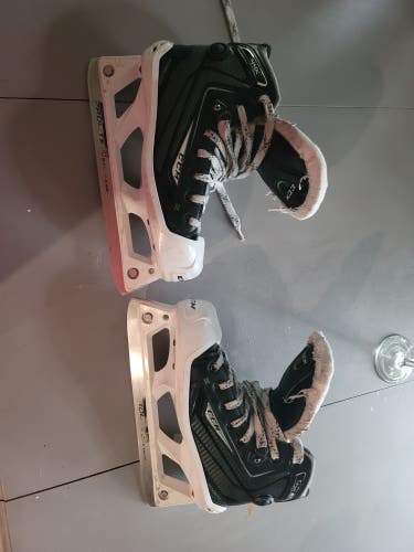 Junior Used CCM RibCor 44K Hockey Goalie Skates Regular Width Pro Stock Size 3
