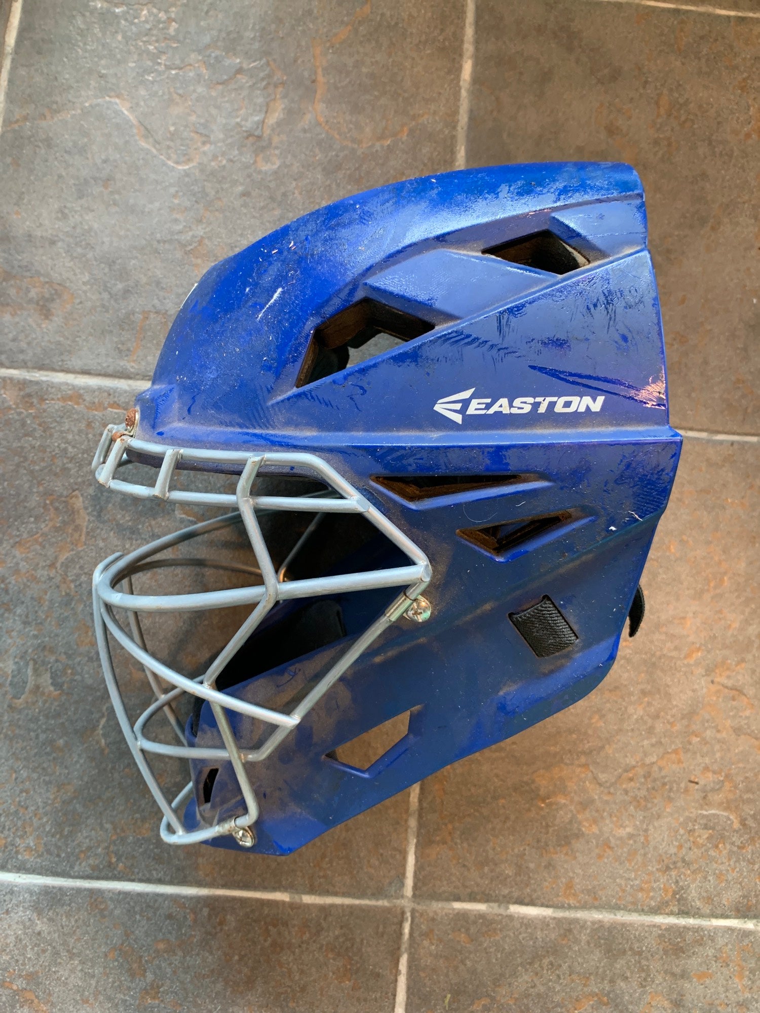 Used Easton M7 Catcher's Mask (7-71/8)