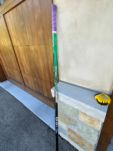 Senior Right Handed P28  Vapor Hyperlite Hockey Stick