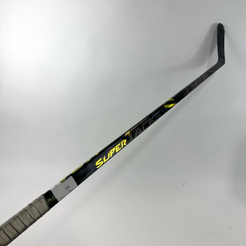 Left - Easton Synergy SE16 Refurbished Hockey Stick - Senior - Grip -  Custom Pro Curve