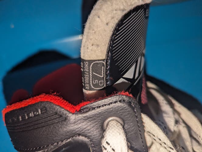 Senior Used Bauer Vapor X2.7 Hockey Goalie Skates Regular Width Size 7.5