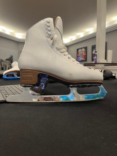 Jackson Mystique Figure Skates Size 8.5