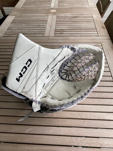 580 Break CCM Axis 2 Goalie Glove