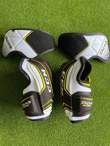 Bundle! Used Large CCM Tacks 5092 Elbow Pads And Like New! Used CCM Tacks 3092 Shin Pads Senior 15”