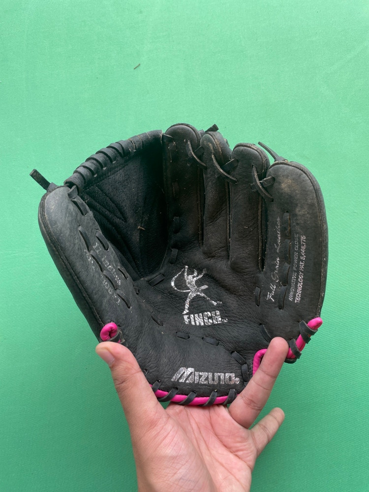 Used Mizuno Finch Left-Hand Throw Pitcher Softball Glove (11")