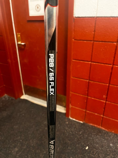 Intermediate Used Right Handed Bauer Vapor Hyperlite 2 (65 flex) Hockey Stick- P28