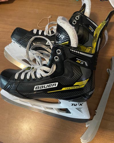 Used Bauer Extra Wide Width  Size 6.5 Supreme M3 Hockey Skates