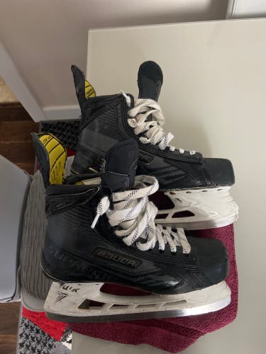Senior Bauer Regular Width Size 7.5 Supreme totalone mx3 le Hockey Skates