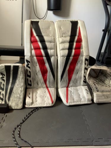 33" CCM Extreme Flex E3.9 Goalie Leg Pads