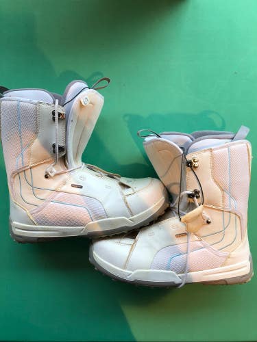 Used Women's Salomon Linea Snowboard Boots - Size: W 10.0 (M 10.0)