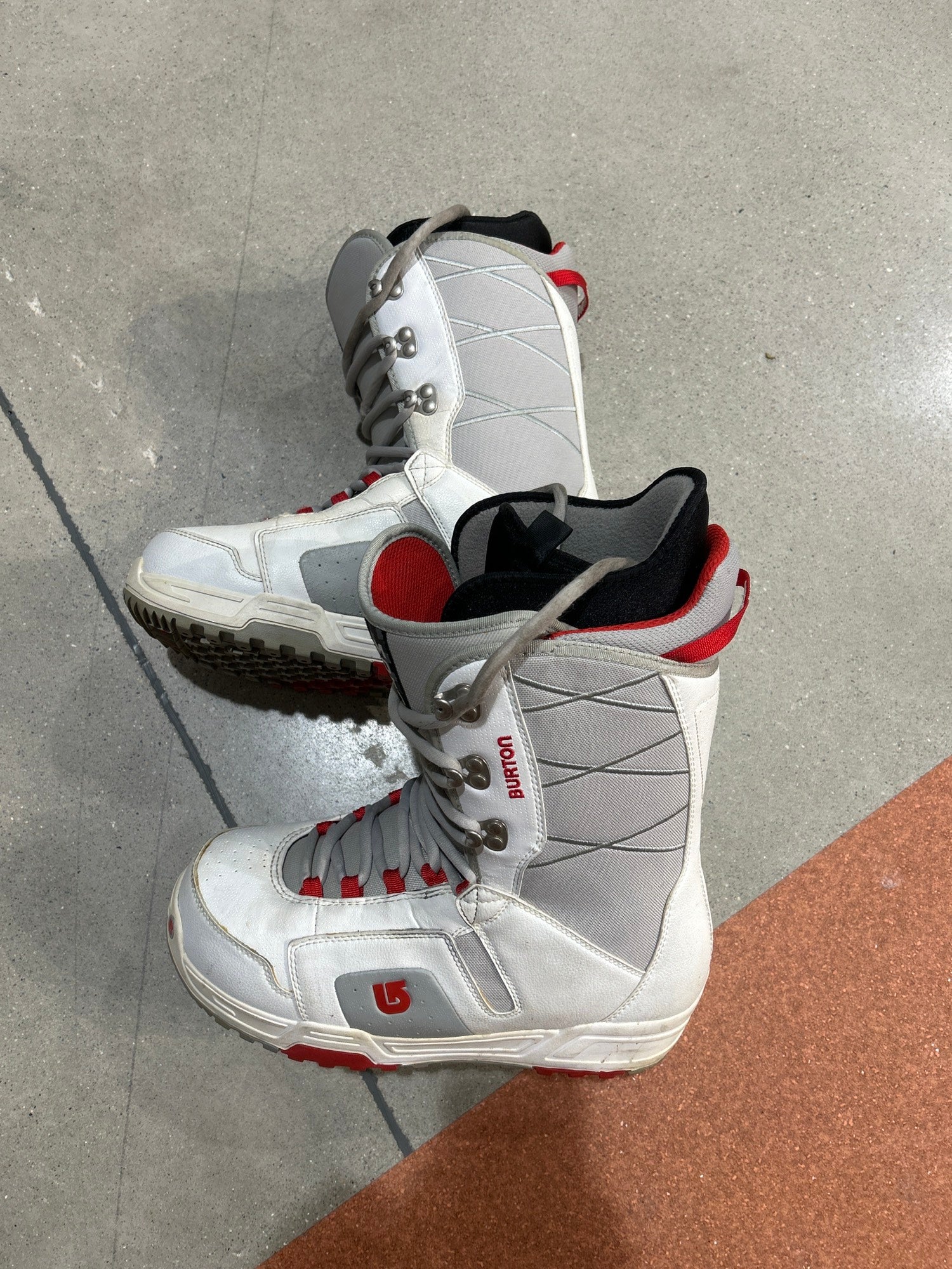 Used Men's Size 10 (W 11) Burton Moto Snowboard Boots