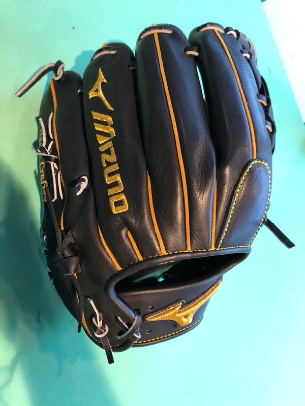 What Pros Wear: Austin Riley's Mizuno Pro Player Model 11.75 Glove - What  Pros Wear