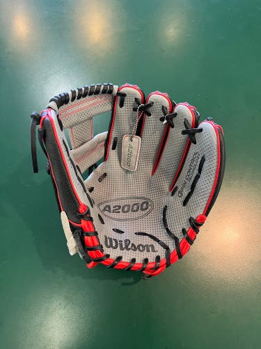 New Wilson A2000 Spin Control  Right Hand Throw 11.75” Baseball Glove
