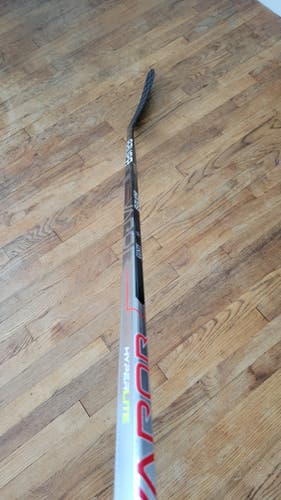 New SR Bauer Right Handed Vapor Hyperlite Hockey Stick P88 Pro Stock