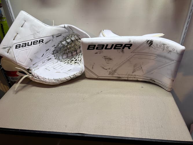 Used Regular Bauer Mach Glove Set