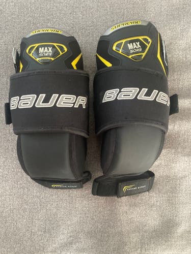 Jr Bauer Supreme MAX SOR3nGoalie Knee Guards
